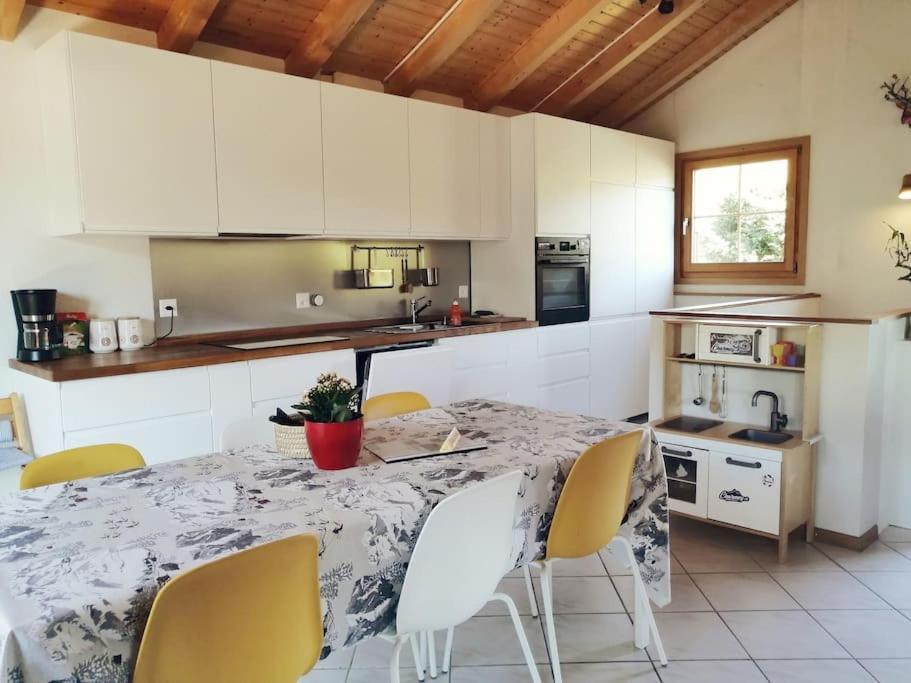 Confortable Chalet Avec Magnifique Vue En Gruyere. 샤메이 외부 사진