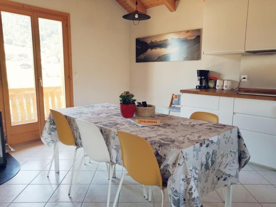 Confortable Chalet Avec Magnifique Vue En Gruyere. 샤메이 외부 사진